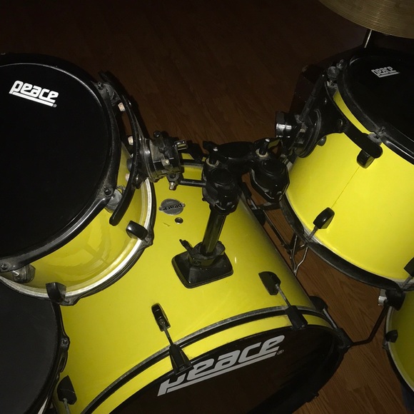 Drum Set - Picture 4 of 6